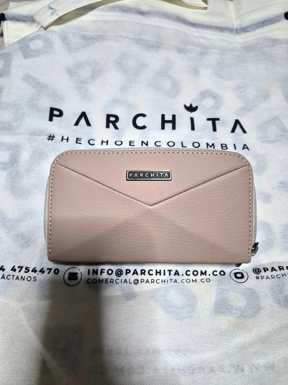 Parchita Zip-Around Wallet in Pink